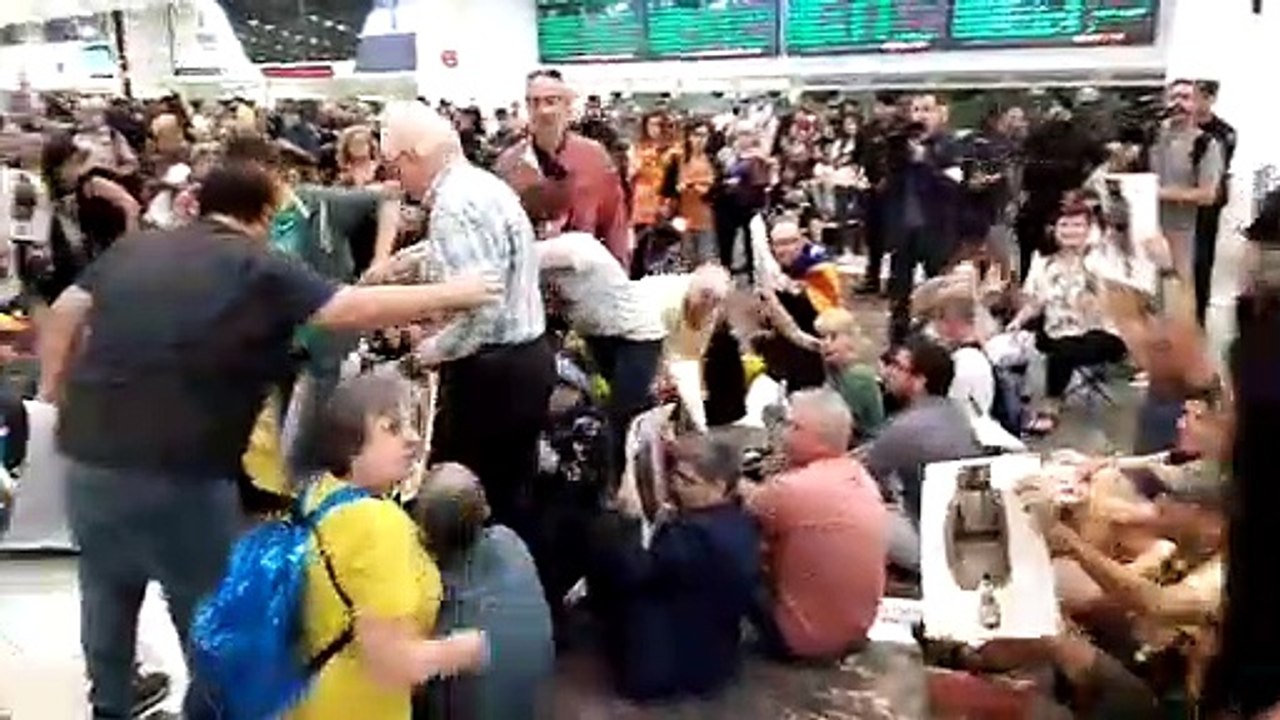 Els Mossos fan fora els concentrats pel pícnic a Sants