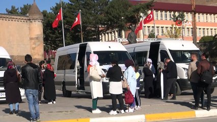 Bitlisli kadınlar, annelere destek için Diyarbakır’a gitti