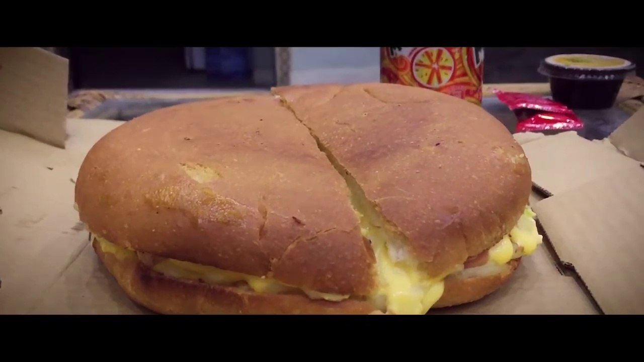 BEST ANDA SHAMI BURGER IN LAHORE + BROADWAY PIZZA - FOOD REVIEW