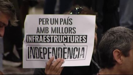 Sentada en la estación de Sants contra la sentencia del procés