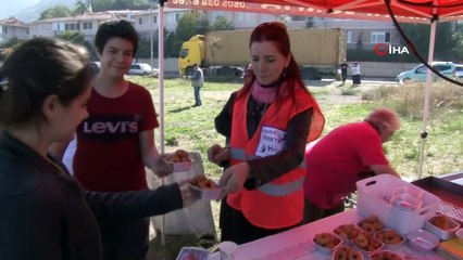 Eşinden boşanmasını paraşütle atlayarak kutladı