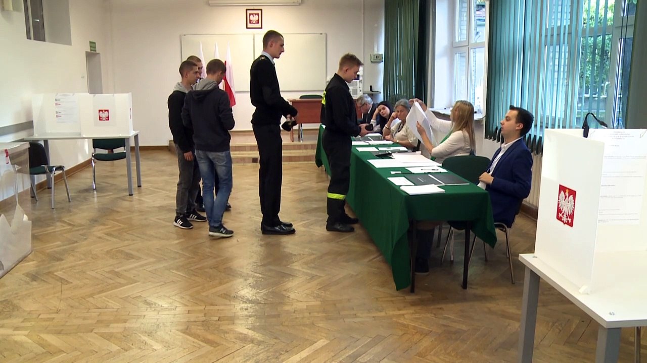 Wahl in Polen: Regierende PiS dürfte erneut stärkste Kraft werden