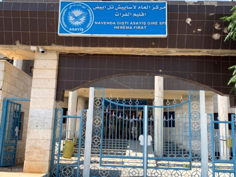 Suriye Milli Ordusu YPG/PKK'nın Tel Abyad'daki sözde polis merkezini ele geçirdi