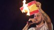 El rapero Pablo Hasel quema la bandera de España en el concierto de apoyo a Valtonyc financiado por el Gobierno de Baleares