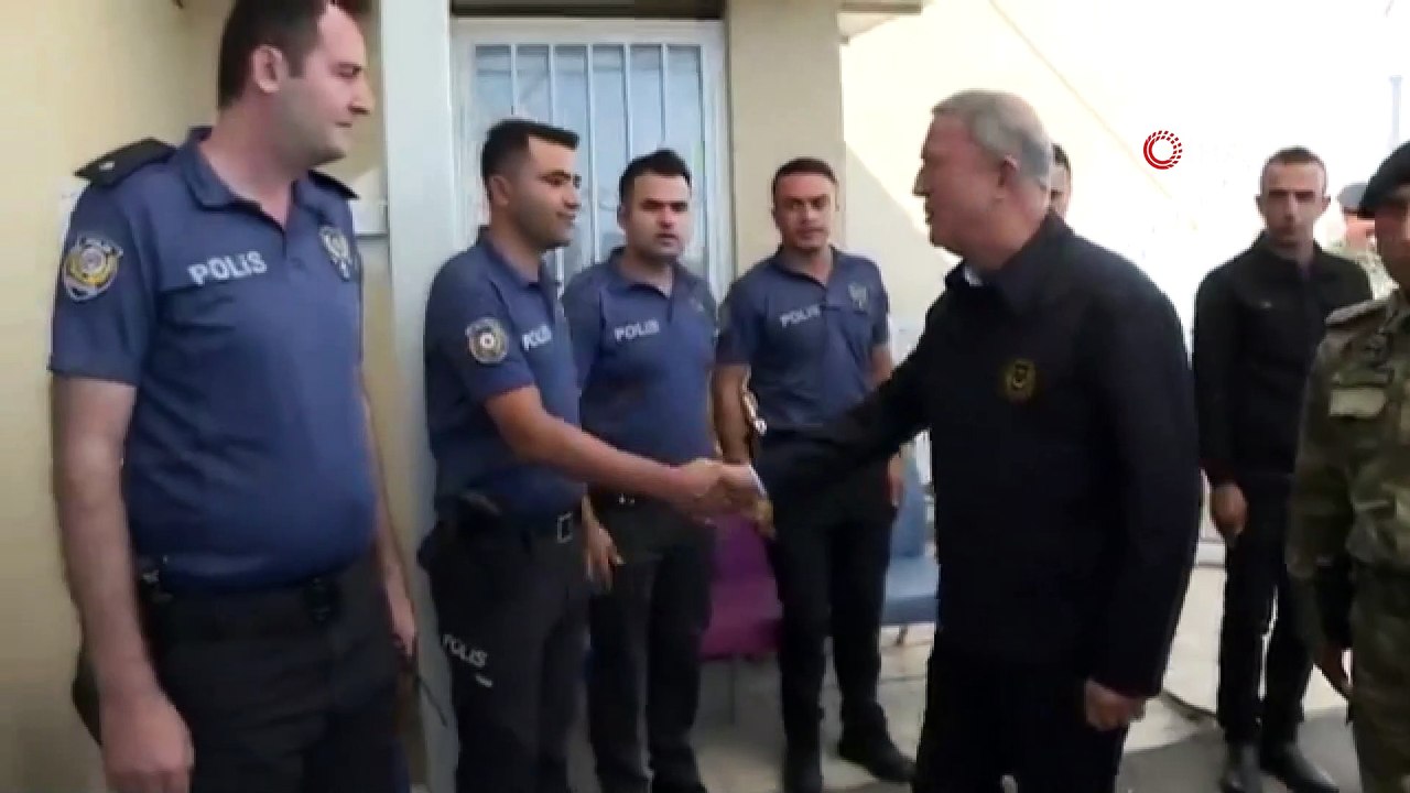 Hulusi Akar, Şanlıurfa ziyareti sırasında Barış Pınarı Harekâtı’nda yaralanan askerleri ziyaret etti