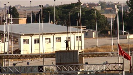 Önce SMO bayrağını diktiler ardından şükür secdesi yaptılar