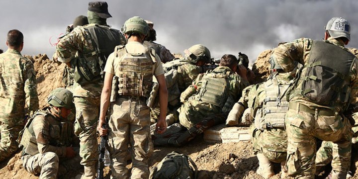 Estos rebeldes sirios involucrados en el operativo de Turquía ejecutan a dos prisioneros kurdos