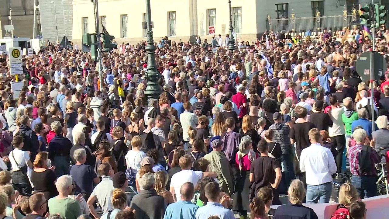 #Unteilbar: Tausende demonstrieren in Berlin gegen Antisemitismus und Rassismus