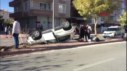 Düğün konvoyundaki tır, otomobile çarptı: 3 yaralı