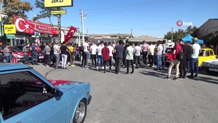 Modifiye tutkunları ‘Barış Pınarı Harekatı'na destek için teker yaktı