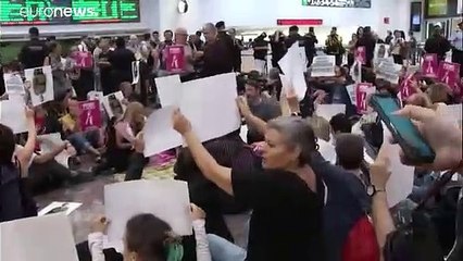 Protesters at Barcelona station demand release of jailed Catalan leaders
