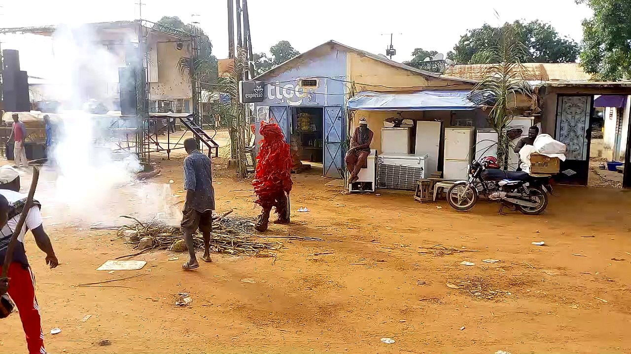 le kankourang danse dans le feu