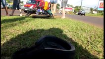 Ciclista tem ferimentos graves ao colidir com moto na Avenida Brasil