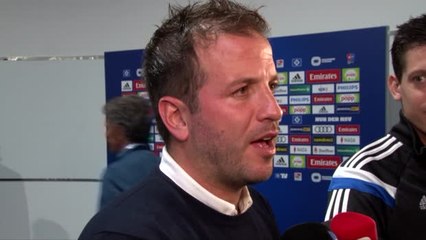 Tải video: van der Vaart ready to party after hanging up his boots