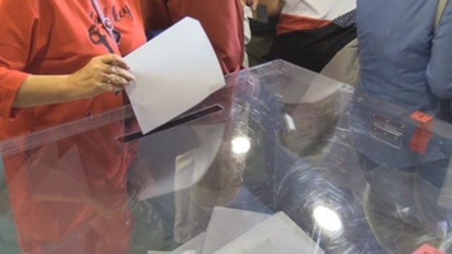 El partido gobernante de Polonia revalida su mayoría absoluta, según sondeos
