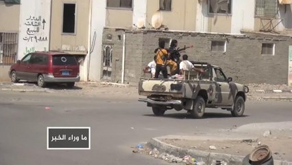 ما هدف الرياض من جمع الحكومة الشرعية اليمنية مع انقلابيي الجنوب؟