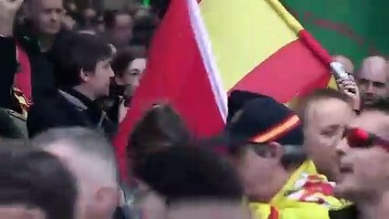 Esta activista de Femen enseña las tetas en un acto por el aniversario de la muerte de Franco