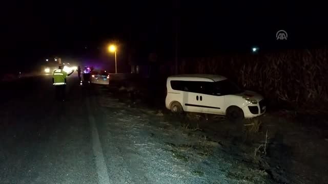 Trafik kazası için rapor tutan sigortacıya otomobil çarptı