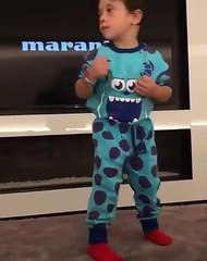 El hijo de Messi lo "peta" en las redes bailando al ritmo de 'Sexy and I know it'