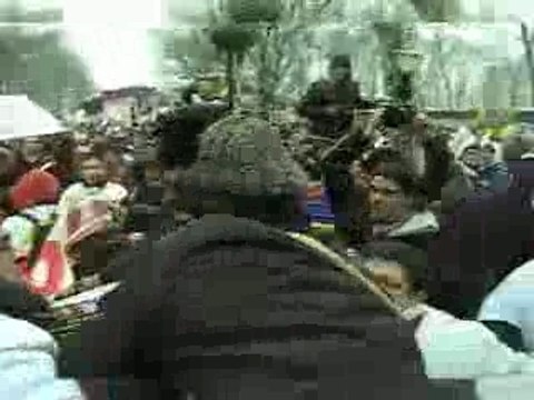 Uribistas golpean a opositores en Nueva York