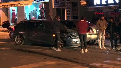 Kaza yapan otomobil, kozmetik dükkanına daldı: 1 yaralı