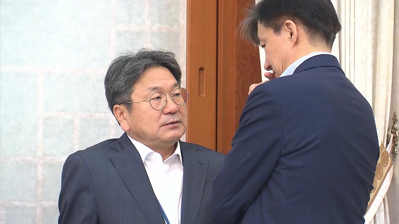 靑, 무거운 분위기...문 대통령 곧 입장 밝힐 듯 / YTN