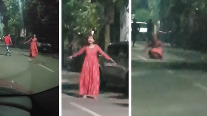 VIDEO: लड़की के अंदर आ गई आत्मा! चीखते हुए दौड़ने लगी उल्टे पांव