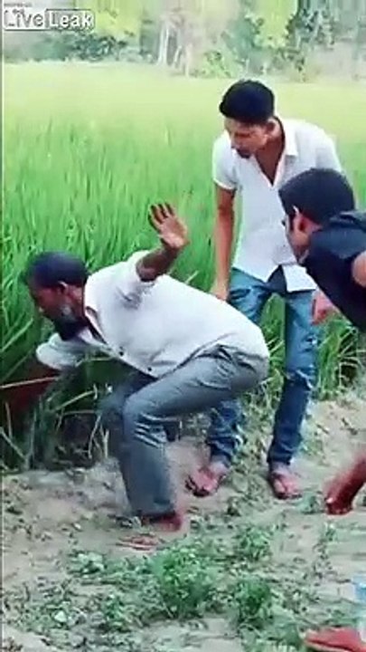 Il sort un serpent des fourrés.. LOL c'est une ceinture !