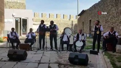 Erzurumlu sanatçıdan Barış Pınarı için özel beste