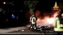 Cagliari, maxi incendio di rifiuti a Sant'Elia: fiamme vicine alle auto | Notizie.it