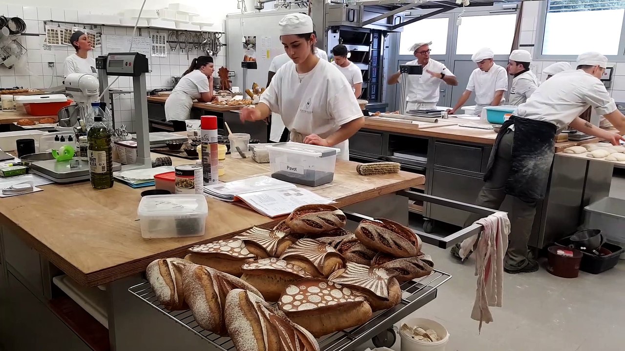 Andréa Bourgoin prépare le difficile concours de Meilleur jeune boulanger 2019