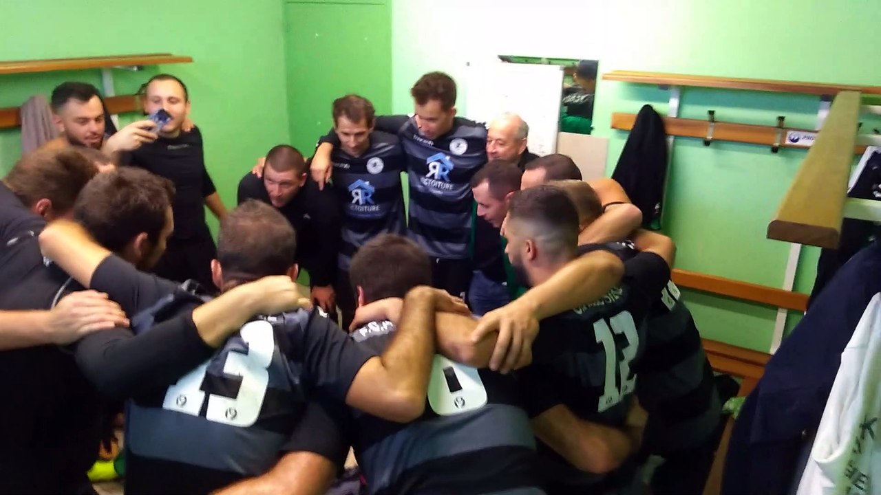 LES VESTIAIRES APRÈS LA VICTOIRE EN COUPE RENÉ GIRAUD  FACE À BOURG DE PÉAGE (TOUR 2)