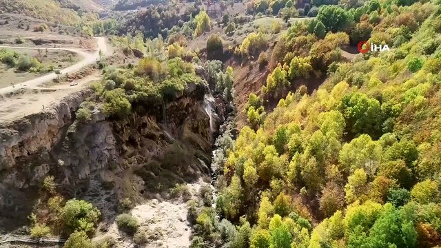 Güzelliğiyle görenleri kendine hayran bırakan Dipsizgöl Şelalesi havadan görüntülendi