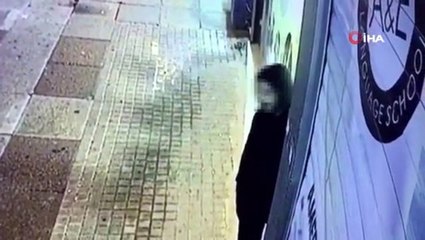 Bayrampaşa'da cep telefonu hırsızlığı kamerada