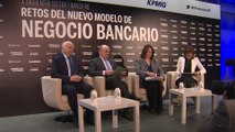 De Guindos y Hernández de Cos en jornada sobre negocio bancario