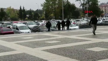 Kovalamacada otomobilden atılan çantadan uyuşturucu çıktı