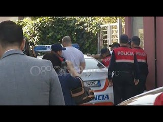 Ora News - Protestuesi arrestohet gjatë transmetimit live në Rtv Ora