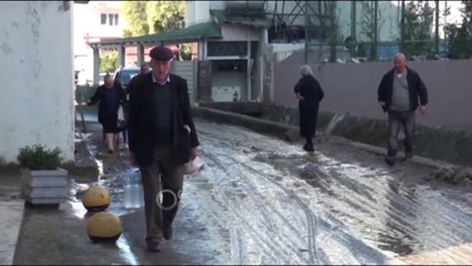 Ora News - Përmbytjet ja lënë vendin baltës në Laç, "bombë me sahat" dy përrenjtë