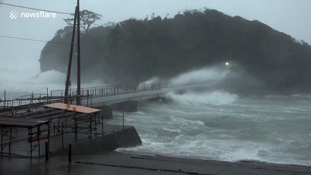 Typhoon Hagibis sees large waves crash against Japan's Ebisu Island