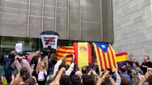 Una concentrada en Girona exhibe una bandera española