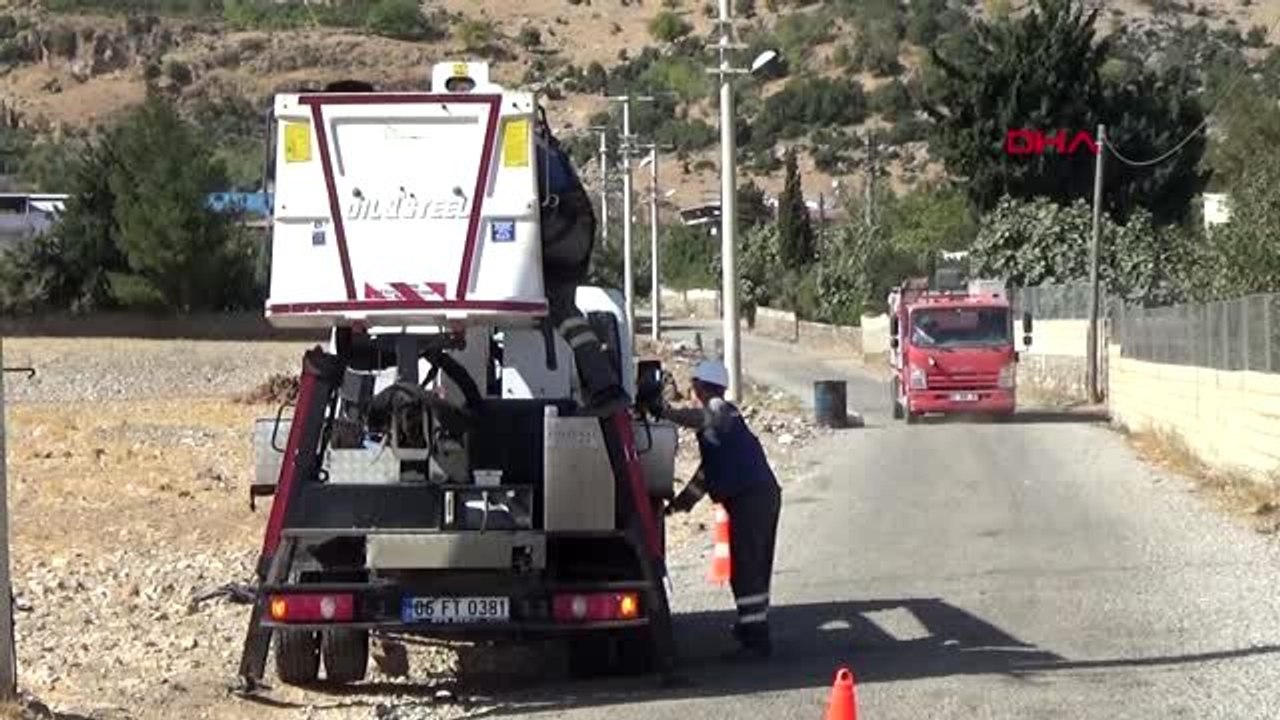 Gaziantep yüksek gerilim hatları tazyikli suyla temizleniyor