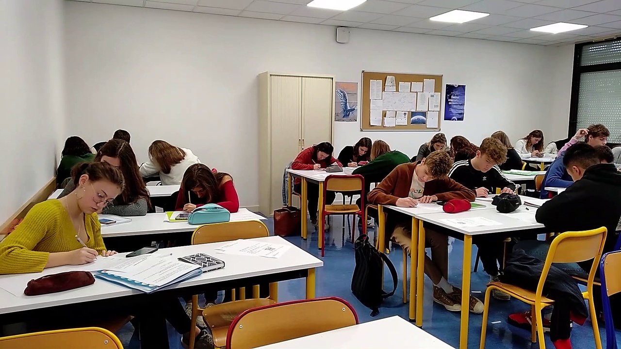 Lycée Jules-Haag de Besançon, Jean-Pierre Costille utilise la méthode des "groupes puzzles" dans ses cours d'histoire-géographie