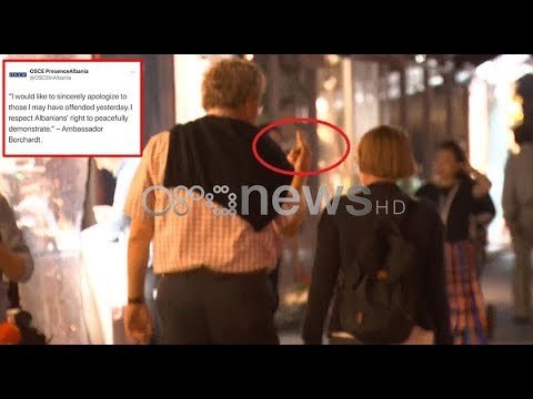 RTV Ora - I drejtoi gishtin protestuesve, ambasadori Borchardt kërkon ndjesë publike