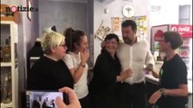 Salvini barista per un giorno durante la visita in Umbria | Notizie.it