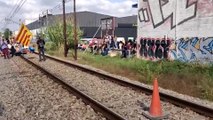 Manifestantes de Girona ocupan las vías del tren de Cercanías