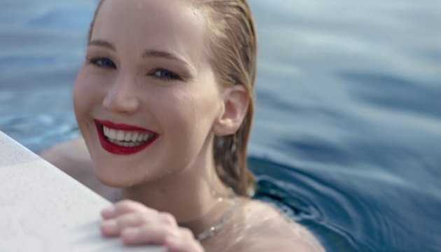 عطر JOY by Dior Eau de Parfum Intense من Dior يزيدكِ سعادة ويجعلكِ محط أنظار الجميع