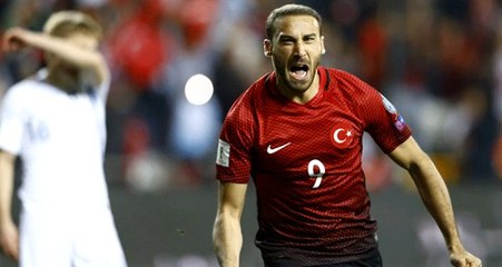 Cenk Tosun'un bıyıklı paylaşımı sosyal medyayı salladı!