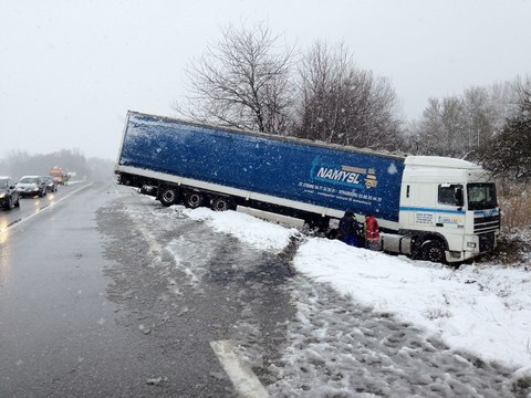 Trois conseils aux automobilistes et aux routiers avant d'affronter les routes enneigées du réseau national dans le Haut-Rhin