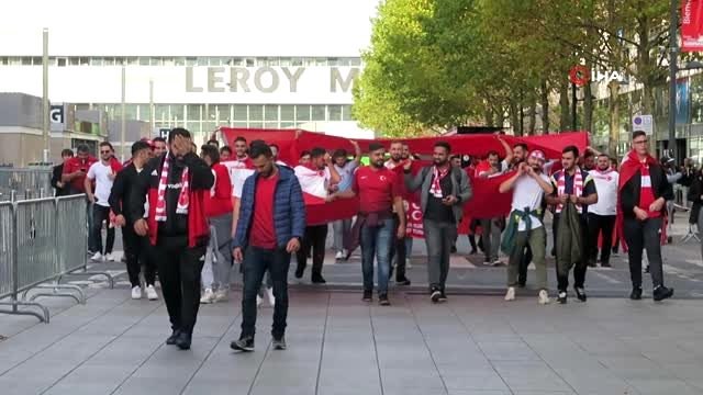 Paris'te milli maç coşkusu