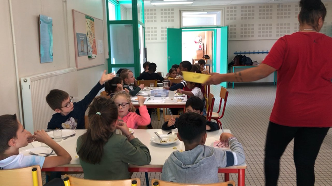 A la cantine, on lutte contre le bruit